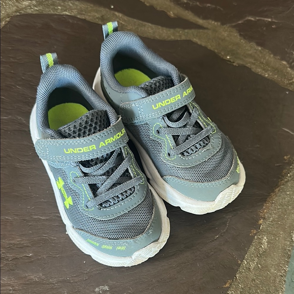Under Armour Gray and Green Lightweight Sneakers